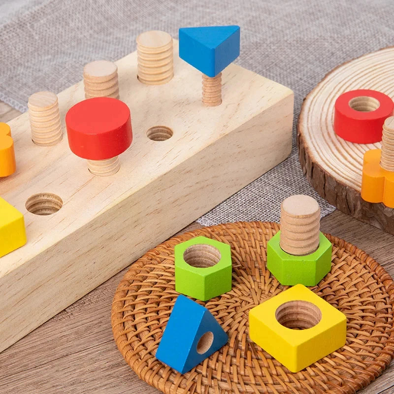 Planche à vis et boulons en bois
