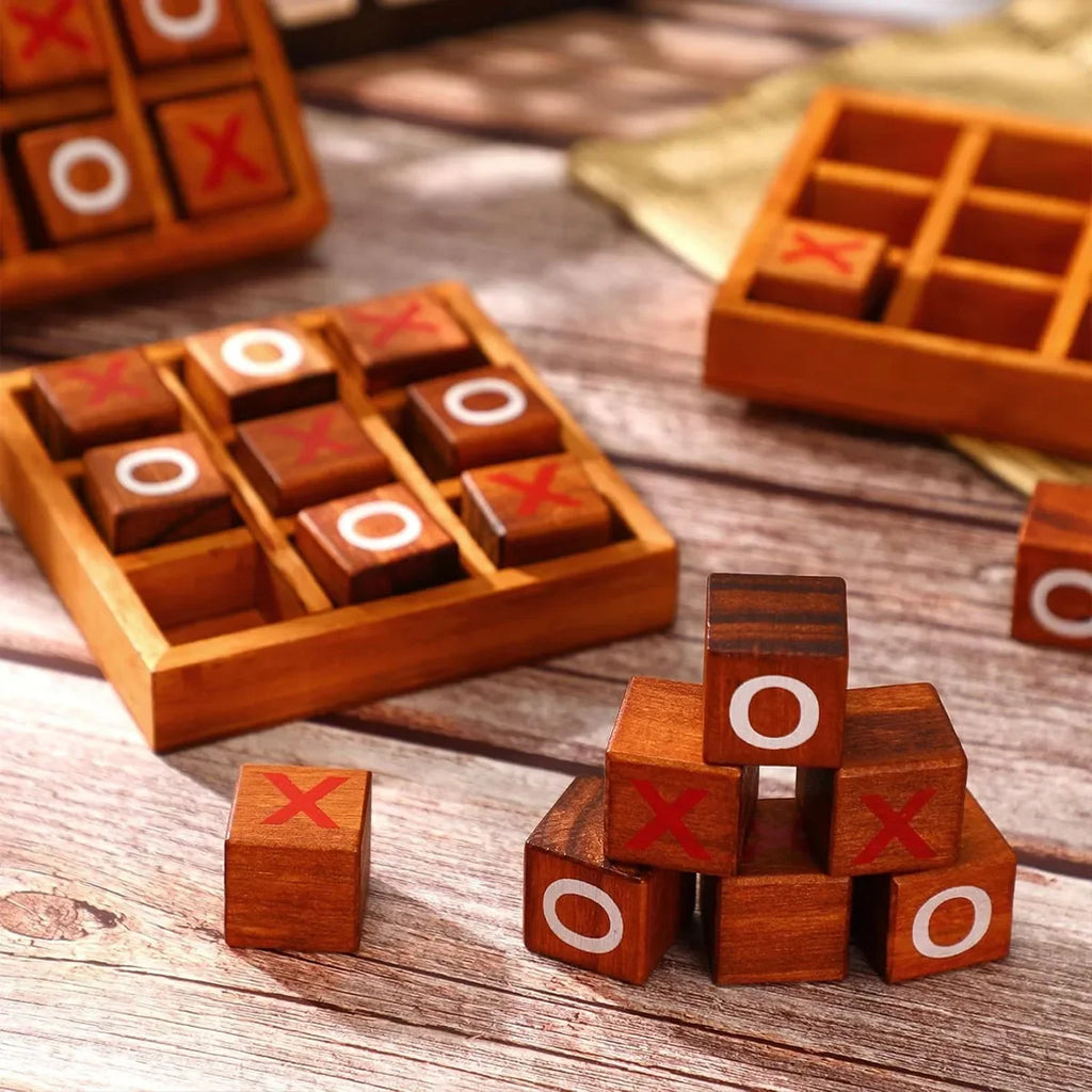Tic Tac Toe aus Holz — Brettspiel für Kinder